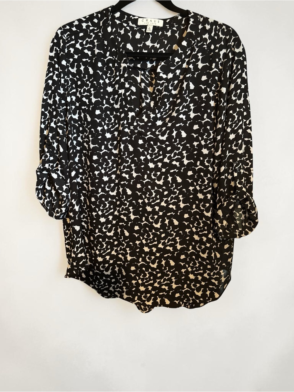 Chaus Black & White Printed Roll-Tab Sleeve Blouse